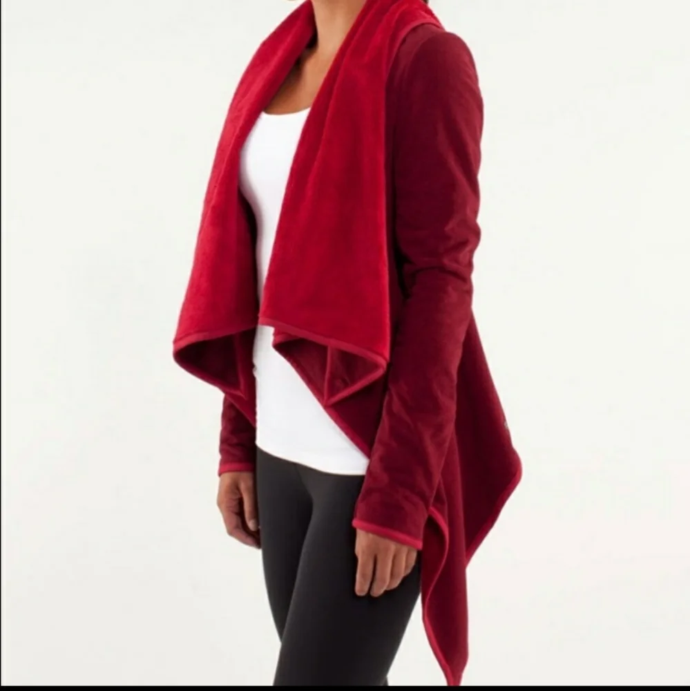 Lululemon Presence of Mind Red Fleece Wrap size 6 NWT